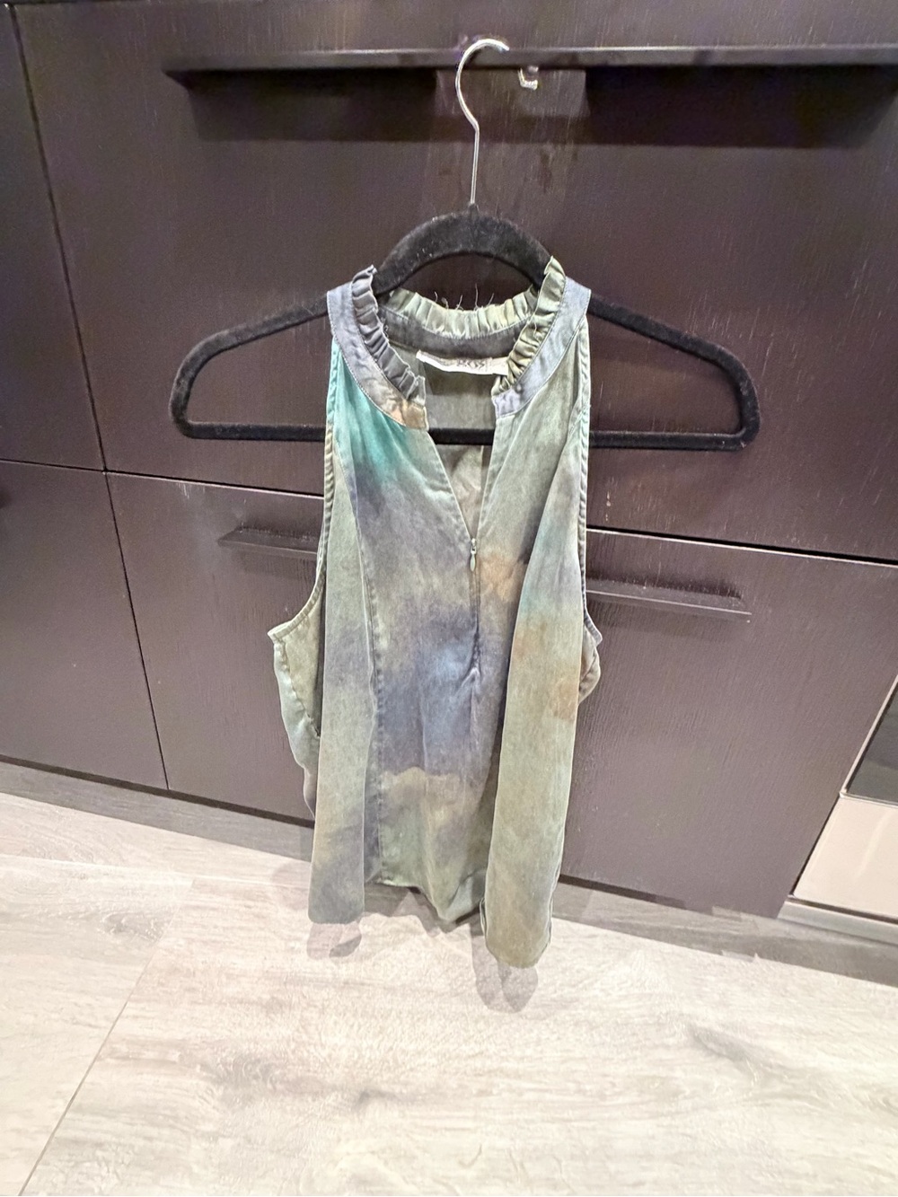 GO BY GO SILK Sleeveless Tie-Dye Camisole in Green and Blue